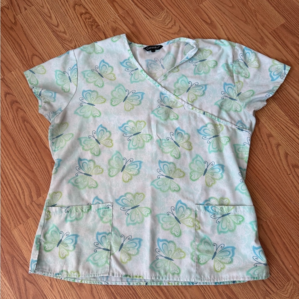 Cassandra O Women’s 2000’s Short Sleeve Scrub Top in Mint Butterfly Print